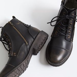 Billabong- Willow Way Distressed Combat Boot